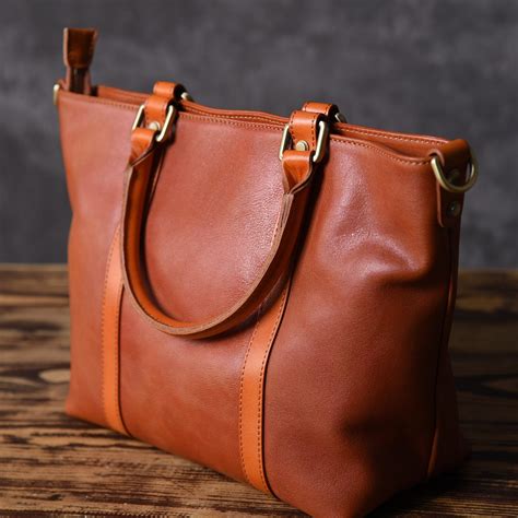 Women's Brown Shoulder Bags 